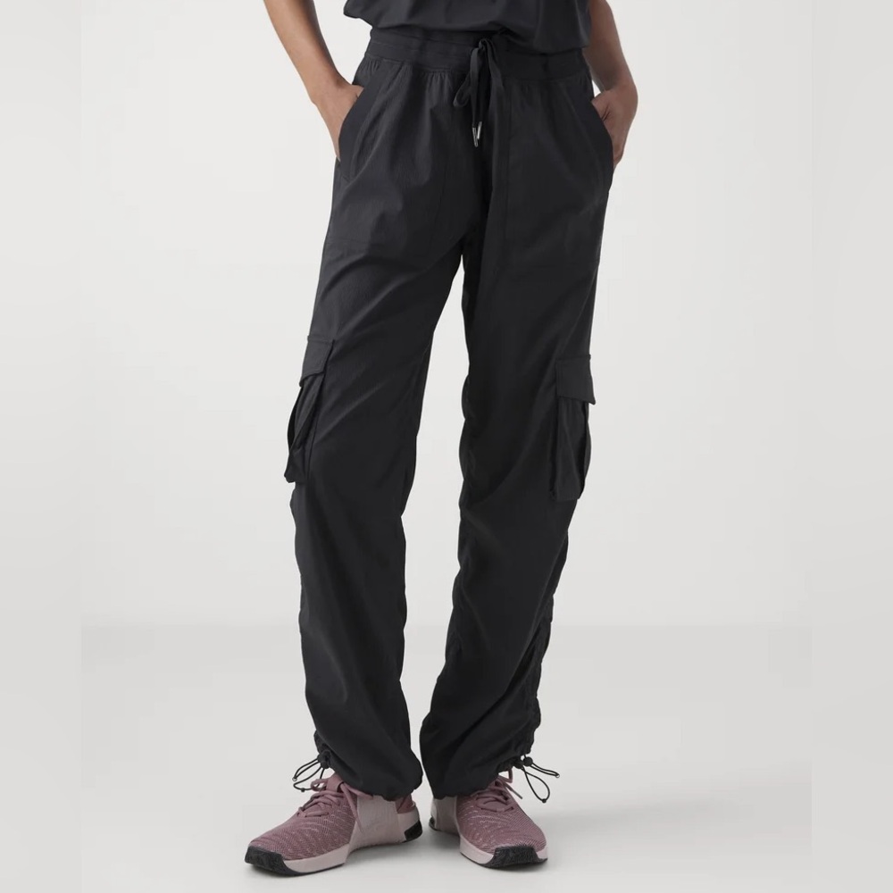 LULULEMON Dance studio Relaxed fit Mid rise Cargo Pant - New with no tags Size L